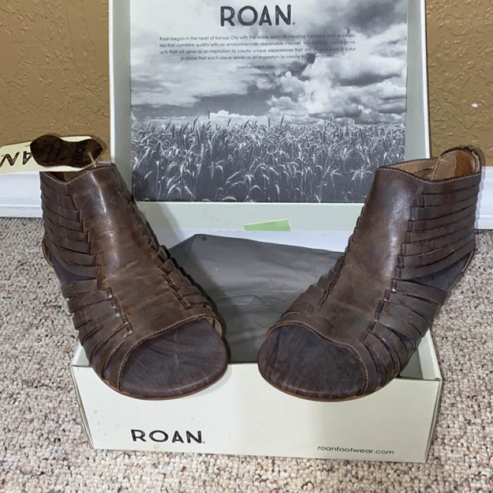 Roan sandals